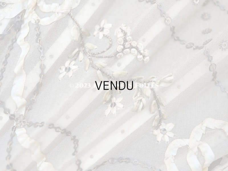 画像9: 19世紀 アンティーク リボン刺繍のファン リボン＆花のガーランド柄 シルク製オリジナルバッグ入り