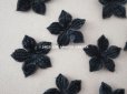 画像2: アンティーク 布花材料  ベルベットの花びらのセット 黒　29ピースのセット 2.8cm (2)