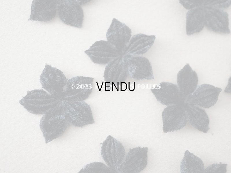 画像2: アンティーク 布花材料  ベルベットの花びらのセット 黒　29ピースのセット 2.8cm