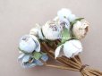 画像4: アンティーク 淡いブルー＆ホワイトの薔薇の布花 (4)