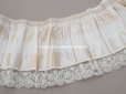 画像2: 19世紀末 アンティーク  ドレスの裾 シルクサテン＆レース 2.3m 25cm幅 淡いピンクページュ (2)
