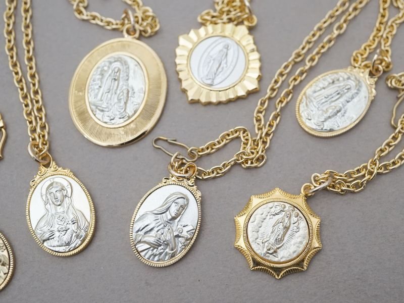 画像4: ヴィンテージ *蚤の市セット* 未使用 メダイユのペンダント 14点セット