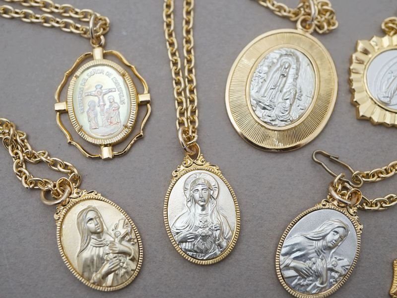 画像3: ヴィンテージ *蚤の市セット* 未使用 メダイユのペンダント 14点セット