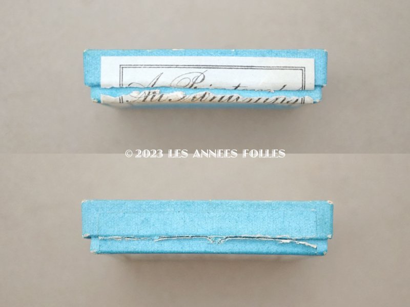 画像4: 1900年代頃　アンティーク ガラスの蓋の紙箱 イニシャル入りフレンチジェットのビーズ　- AU PRINTEMPS -