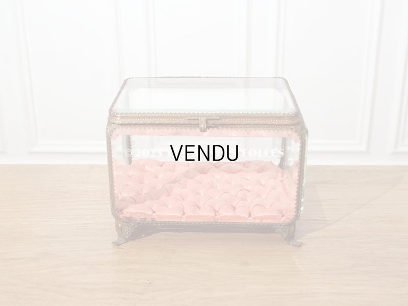 画像4: ＊蚤の市＊19世紀 アンティーク 大きなコフレ グローブ・ド・マリエ　ロカイユ装飾の脚 ピンクのシルクサテンのクッション