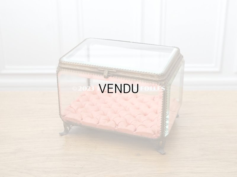 画像3: ＊蚤の市＊19世紀 アンティーク 大きなコフレ グローブ・ド・マリエ　ロカイユ装飾の脚 ピンクのシルクサテンのクッション