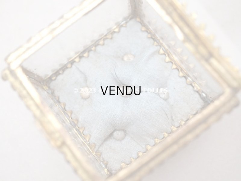 画像9: 19世紀末 アンティーク ジュエリーボックス スモーキーブルーのシルククッション 