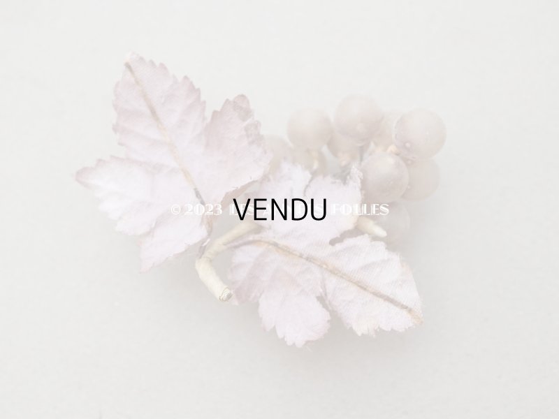 画像10: 1900年頃 アンティーク 吹きガラス製 小さな葡萄のコサージュ ドールハット用