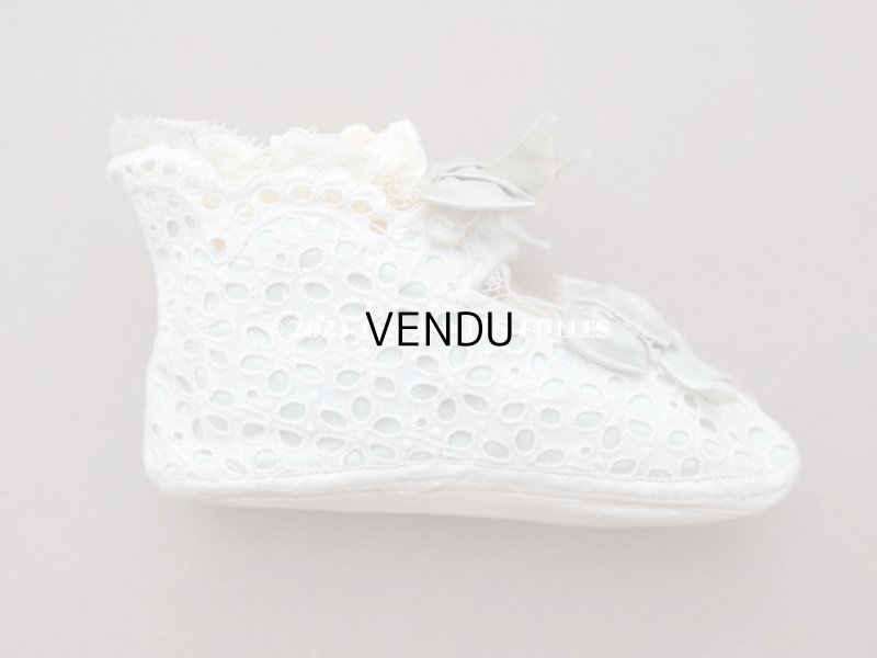 画像9: 1900年頃 アンティーク ベビーシューズ  淡いブルーグリーンのシルクリボン&花模様のカットワークレース