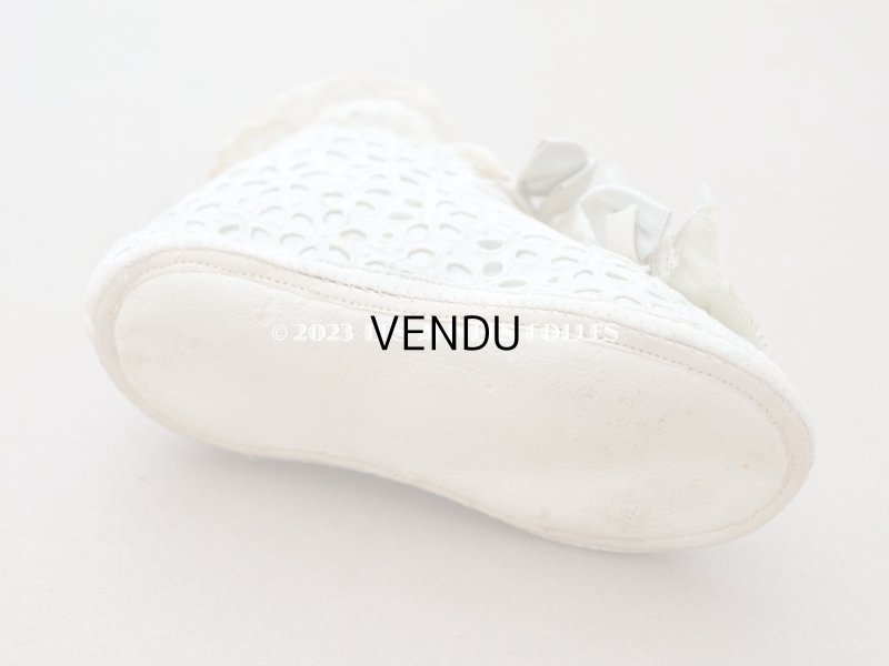 画像10: 1900年頃 アンティーク ベビーシューズ  淡いブルーグリーンのシルクリボン&花模様のカットワークレース