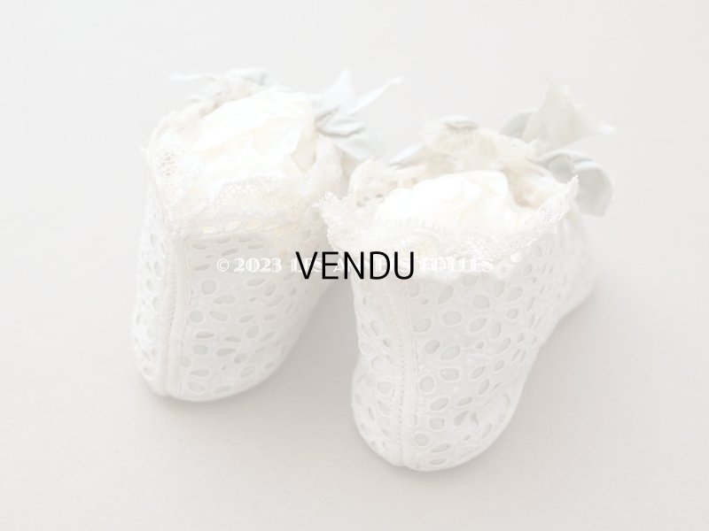 画像5: 1900年頃 アンティーク ベビーシューズ  淡いブルーグリーンのシルクリボン&花模様のカットワークレース