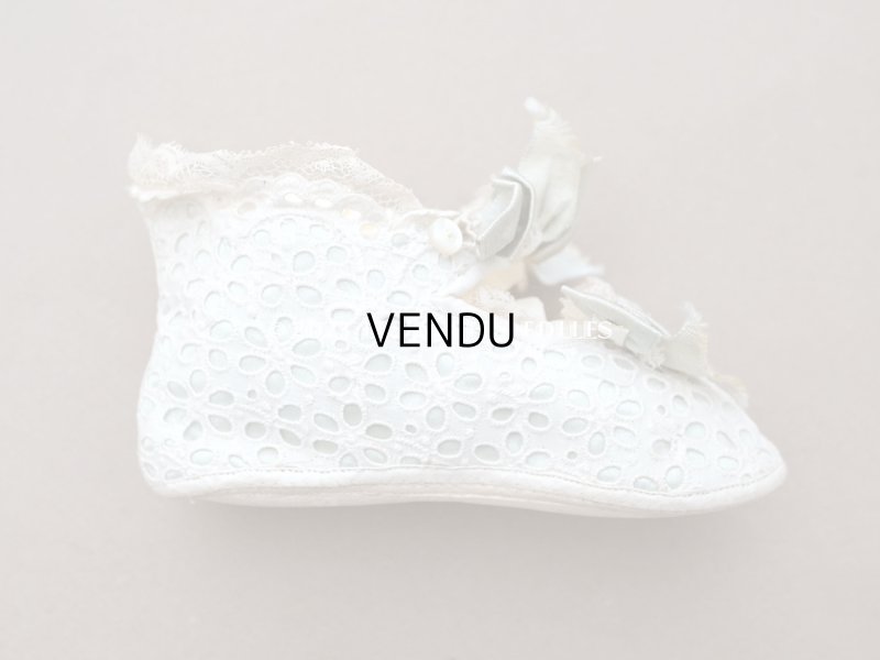 画像7: 1900年頃 アンティーク ベビーシューズ  淡いブルーグリーンのシルクリボン&花模様のカットワークレース