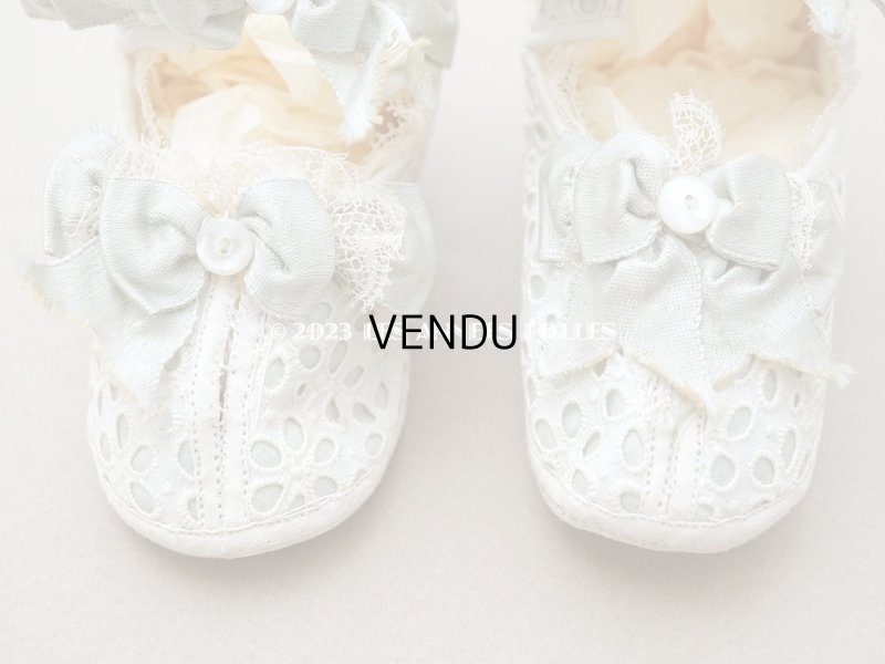 画像3: 1900年頃 アンティーク ベビーシューズ  淡いブルーグリーンのシルクリボン&花模様のカットワークレース