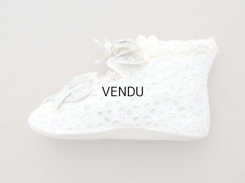 画像8: 1900年頃 アンティーク ベビーシューズ  淡いブルーグリーンのシルクリボン&花模様のカットワークレース