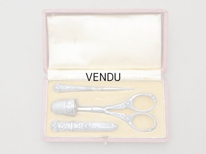 画像2: アンティーク シルバー製 薔薇の裁縫道具セット 