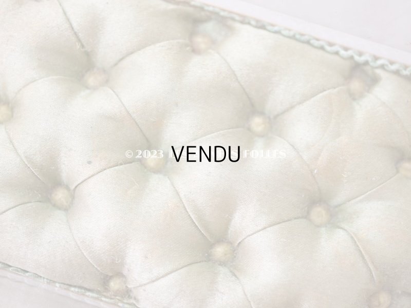 画像8: 19世紀 アンティーク クリスタルのジュエリーボックス カーキのシルク製クッション