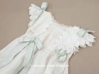 【13周年セール対象外】1900年頃 アンティーク 小さな女の子のドレス ブルーグリーンのリボン＆手編みのレース 