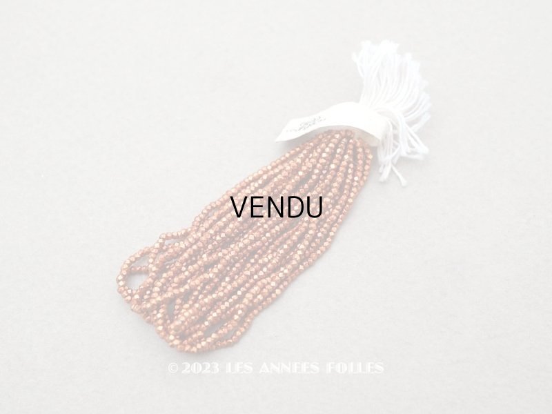 画像1: 1900年代 アンティーク 極小 メタル製 カット入り ビーズ 煉瓦色　メタルビーズ P5　