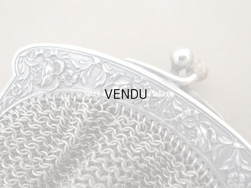 画像5: 【13周年セール対象外】1900年代頃　アンティーク シルバー製  薔薇＆リボンのガーランド柄 メタルメッシュのコインケース 仕切り付き コインパース