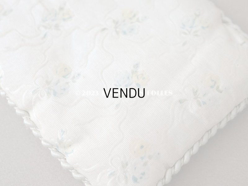 画像4: 19世紀末 アンティーク  シルク製 クッション ブルーの薔薇＆リボンのガーランド