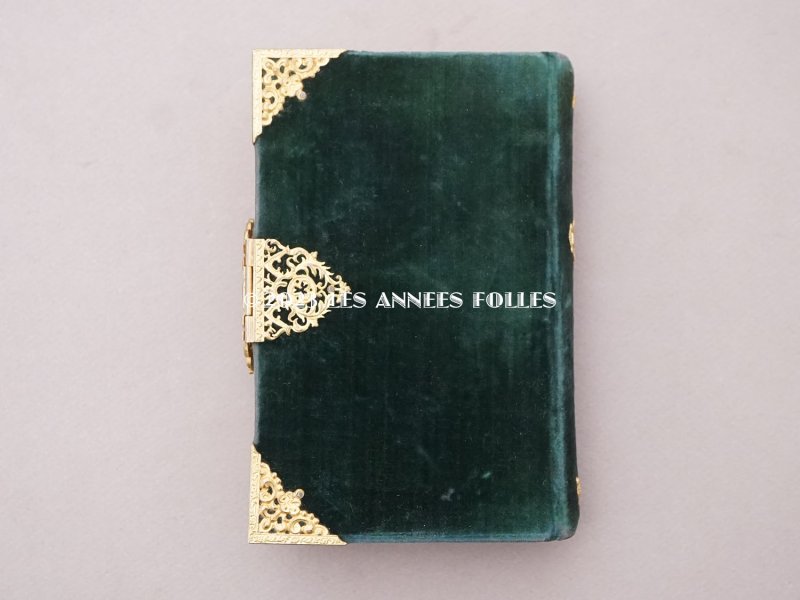 画像3: 1825年 アンティーク ミサ典書 グリーンのベルベット キリストの留め金