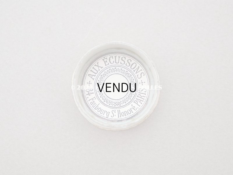 画像3: 1900年頃 アンティーク ガラスの蓋の小さな紙箱 極小2×7mm　メタル製スパンコール入り - AUX ECUSSONS -