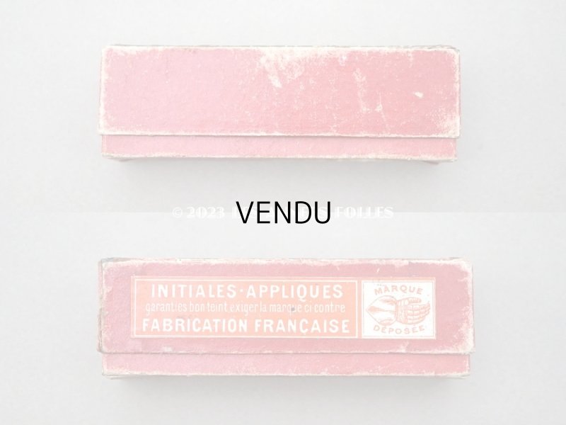 画像3: 1900年代 アンティーク 硝子の蓋の紙箱入り イニシャルテープ A