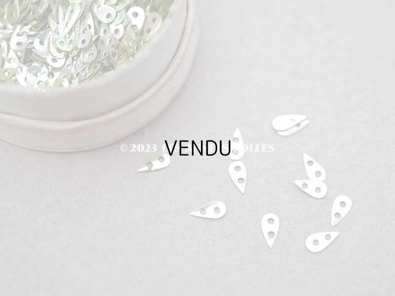 画像6: 1900年頃 アンティーク ガラスの蓋の小さな紙箱 極小2.5×5mm　メタル製スパンコール入り - AUX ECUSSONS -