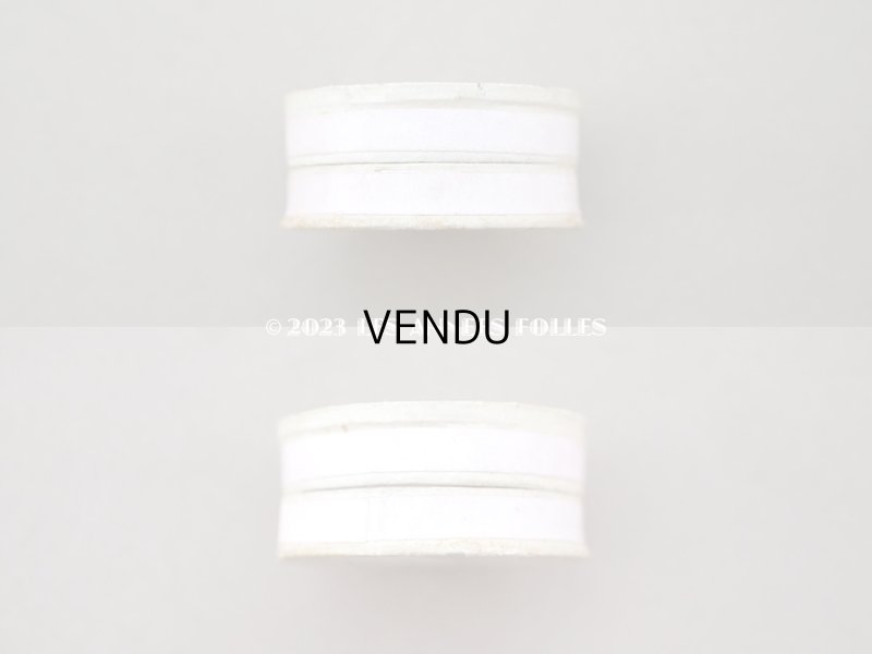 画像6: 1900年頃 アンティーク ガラスの蓋の小さな紙箱 極小2×7mm　メタル製スパンコール入り - AUX ECUSSONS -