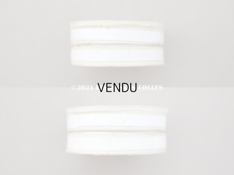 画像3: 1900年頃 アンティーク ガラスの蓋の小さな紙箱 極小2.5×5mm　メタル製スパンコール入り - AUX ECUSSONS -