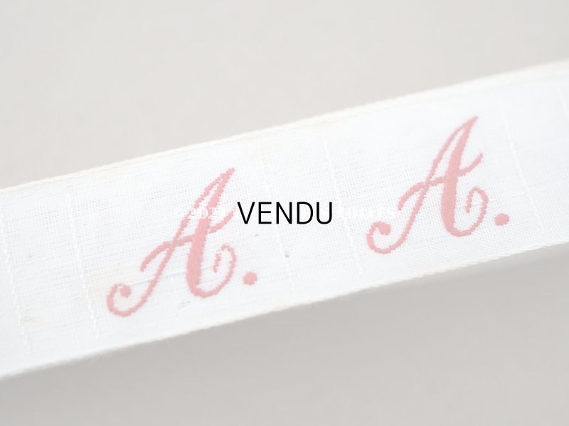 画像8: 1900年代 アンティーク 硝子の蓋の紙箱入り イニシャルテープ A