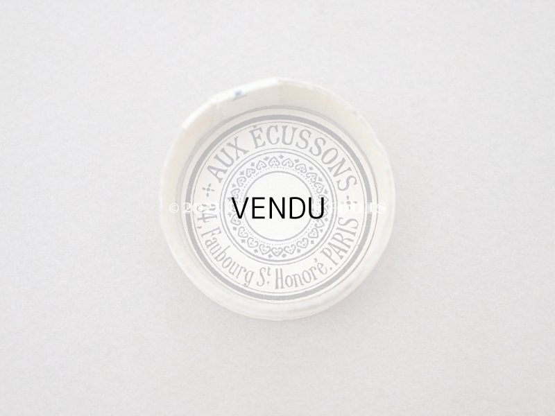 画像7: 1900年頃 アンティーク ガラスの蓋の小さな紙箱 極小2.5×5mm　メタル製スパンコール入り - AUX ECUSSONS -