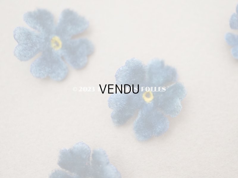 画像2: アンティーク ベルベットの布花 花びら 10ピースのセット　ブルー