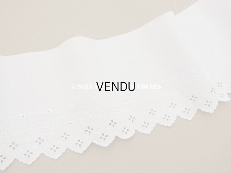 画像4: アンティーク 幅広　パウダーブルーの花刺繍入り　カットワークレース　幅12.2cm