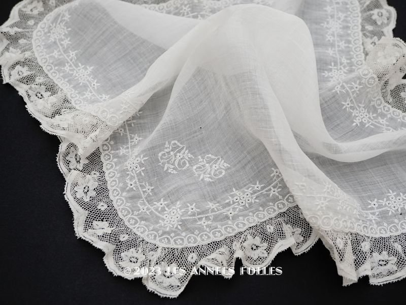 画像1: 19世紀 アンティーク  結婚式のハンカチ モノグラム刺繍入り　ホワイトワーク＆手編みのヴァランシエンヌレース