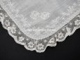 画像2: 19世紀 アンティーク  結婚式のハンカチ モノグラム刺繍入り　ホワイトワーク＆手編みのヴァランシエンヌレース (2)