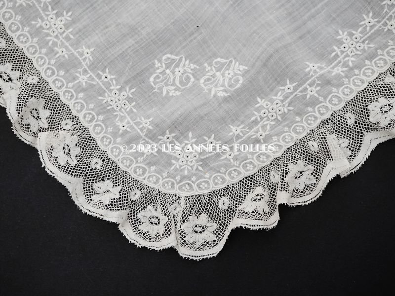 画像2: 19世紀 アンティーク  結婚式のハンカチ モノグラム刺繍入り　ホワイトワーク＆手編みのヴァランシエンヌレース