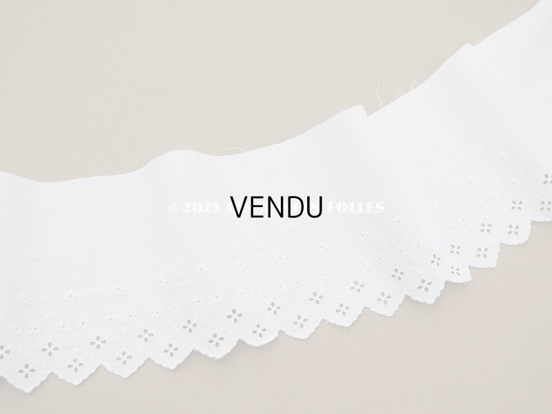 画像5: アンティーク 幅広　パウダーブルーの花刺繍入り　カットワークレース　幅12.2cm