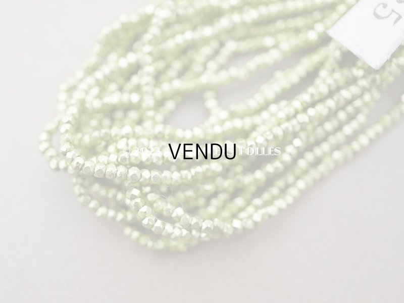 画像2: 1900年代 アンティーク 極小 メタル製 カット入り ビーズ　ライムグリーン　メタルビーズ P5　キャビアビーズ