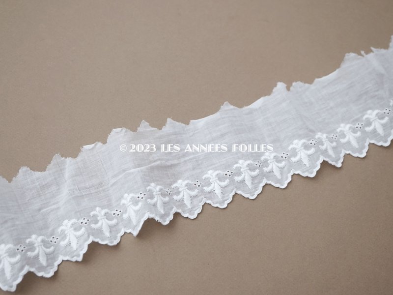 画像5: アンティーク スカラップレース 百合の紋章の手刺繍　7.7cm幅 ホワイトワーク