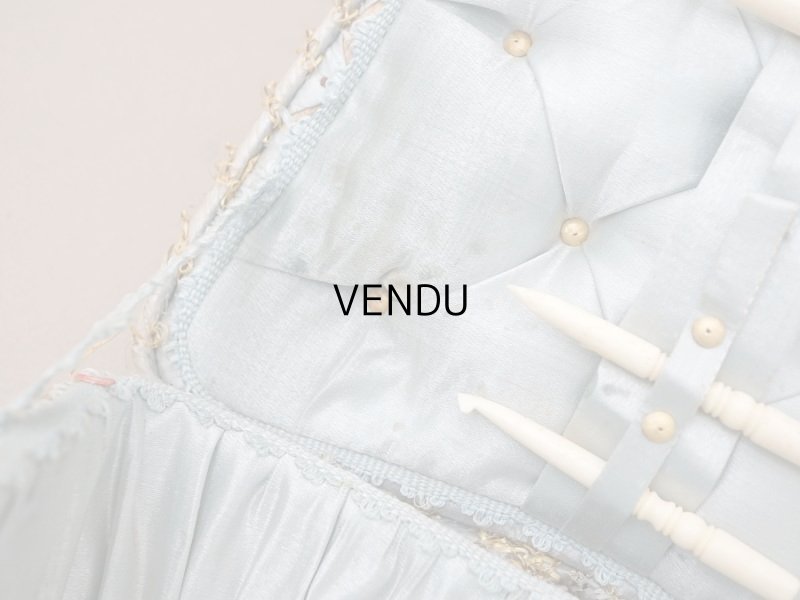 画像11: 19世紀末 アンティーク 裁縫箱 パウダーブルーのシルククッション