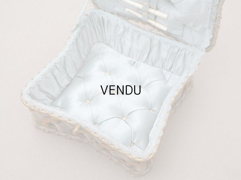 画像13: 19世紀末 アンティーク 裁縫箱 パウダーブルーのシルククッション