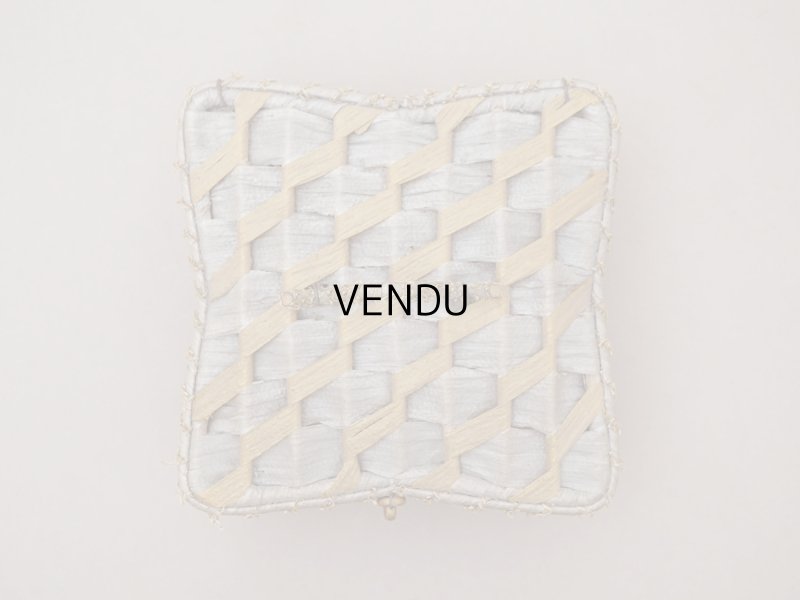 画像5: 19世紀末 アンティーク 裁縫箱 パウダーブルーのシルククッション