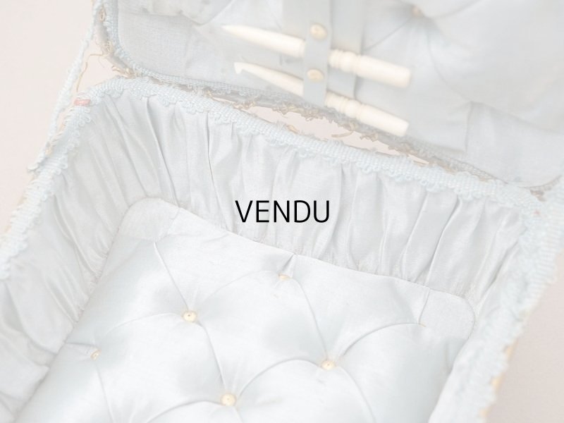 画像14: 19世紀末 アンティーク 裁縫箱 パウダーブルーのシルククッション