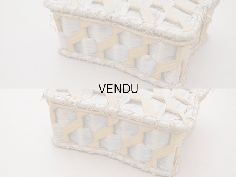 画像9: 19世紀末 アンティーク 裁縫箱 パウダーブルーのシルククッション