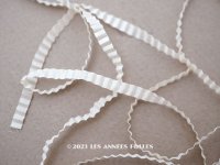 1900年代 アンティーク シルク製 リボン 極細 プリーツ加工 オフホワイト リボン刺繍用  3mm幅  