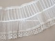 画像2: 1900年頃 アンティーク 幅広 ドレスの裾  プリーツ入り レース付 1.9m 幅21.5cm　コットンオーガンジー (2)