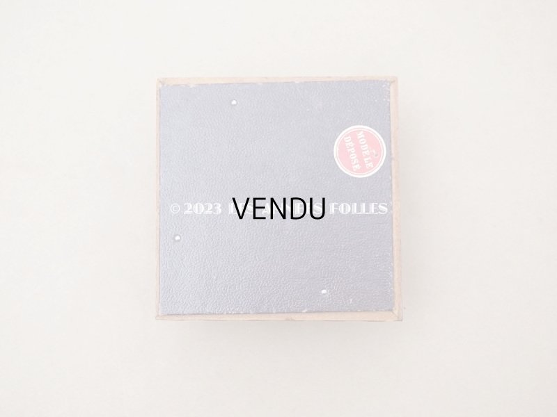 画像7: アンティーク とても小さな　ベルベットの台座 ピンク 9×9×3.8cm