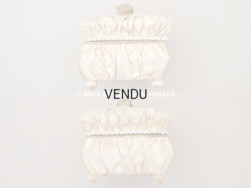 画像8: 19世紀 アンティーク ナポレオン3世時代 お菓子箱 シャンパンゴールド＆オフホワイトのキルティング チョコレートボックス 