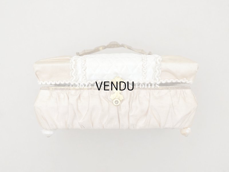 画像6: 19世紀 アンティーク ナポレオン3世時代 お菓子箱 シャンパンゴールド＆オフホワイトのキルティング チョコレートボックス 